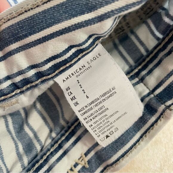 American Eagle Mom Shorts Blue white striped size 2 women’s - Picture 3 of 4